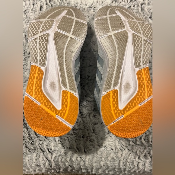EUC Adidas Questar running shoe. Size 10. Sage green/gray. - Picture 6 of 6